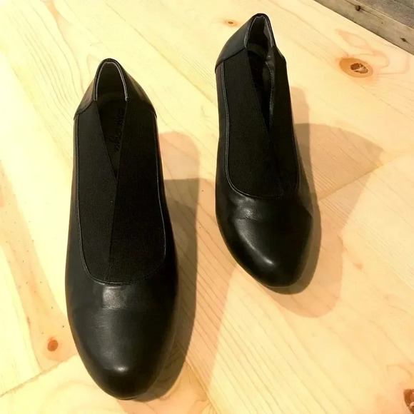 Soft Style By Hush Puppies Leather Pumps/Heels - Picture 2 of 6